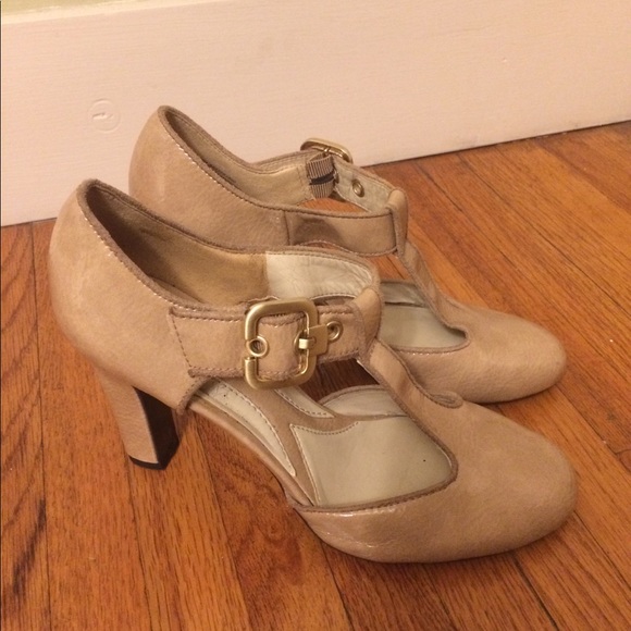 naturalizer nude wedge